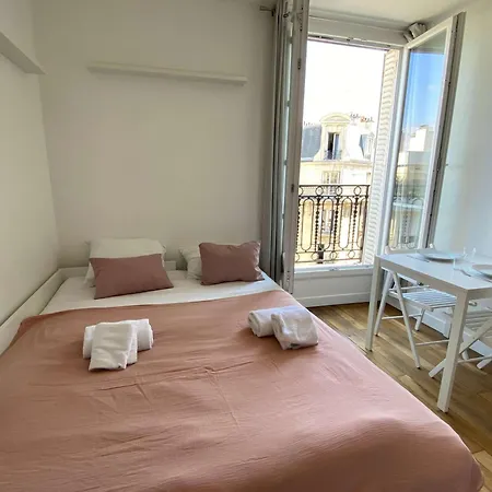 Apartment New 457 Chaplin- Cosy Center